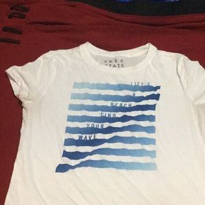 White and blue Aeropostale graphic tee
